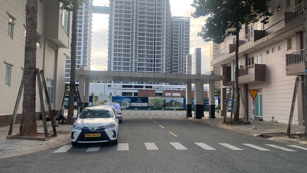 UNI COMPLEX